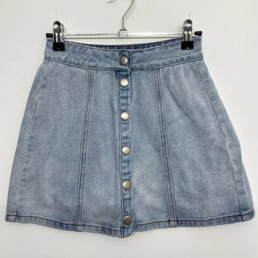 Bullhead Button Snap Light Wash Jean Mini Skirt 23‎